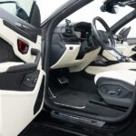 Vehicle photograph 32