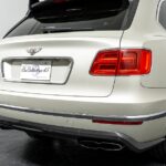 Vehicle photograph 32